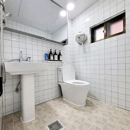 Sinchon Station Line 2 Exit 3 And 4 Min Three-Room Hongdae Seoul Exterior photo