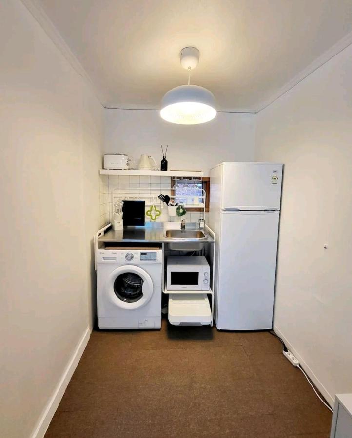 Sinchon Station Line 2 Exit 3 And 4 Min Three-room Hongdae Pangsapuri Seoul